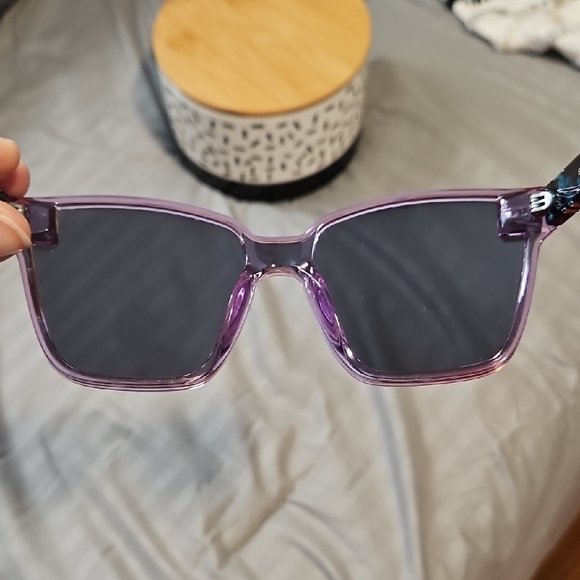 Stylish BLENDERS "Drive Me Wild" Purple Sunglasses - Picture 7 of 7